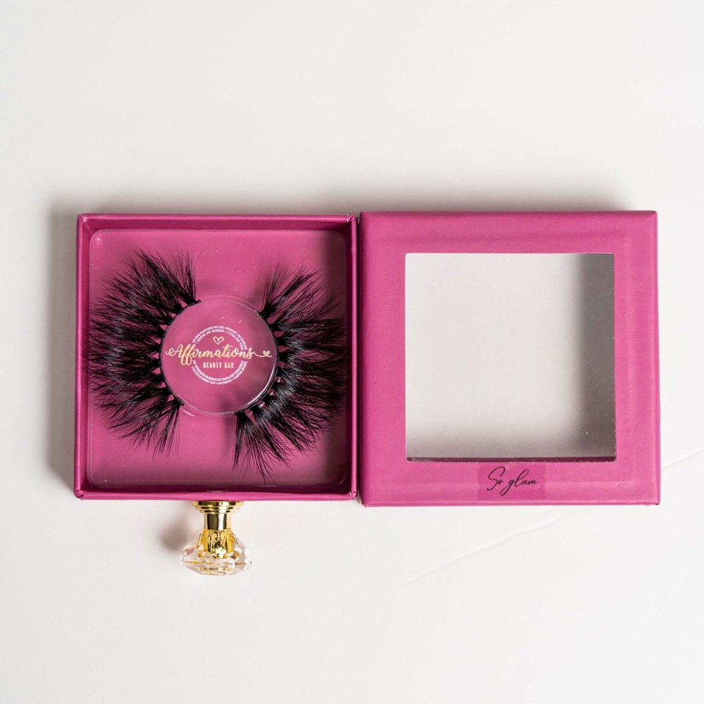 Shop our 25 mm lash strip so glam ! Visit website for more quantity !
